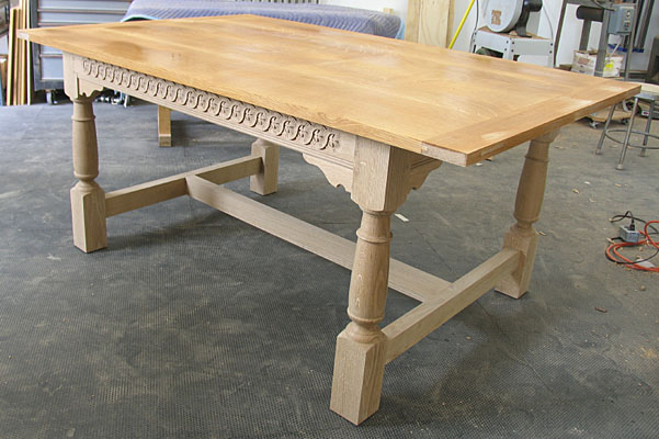 TABLE WITH CARVED APRON (T120)